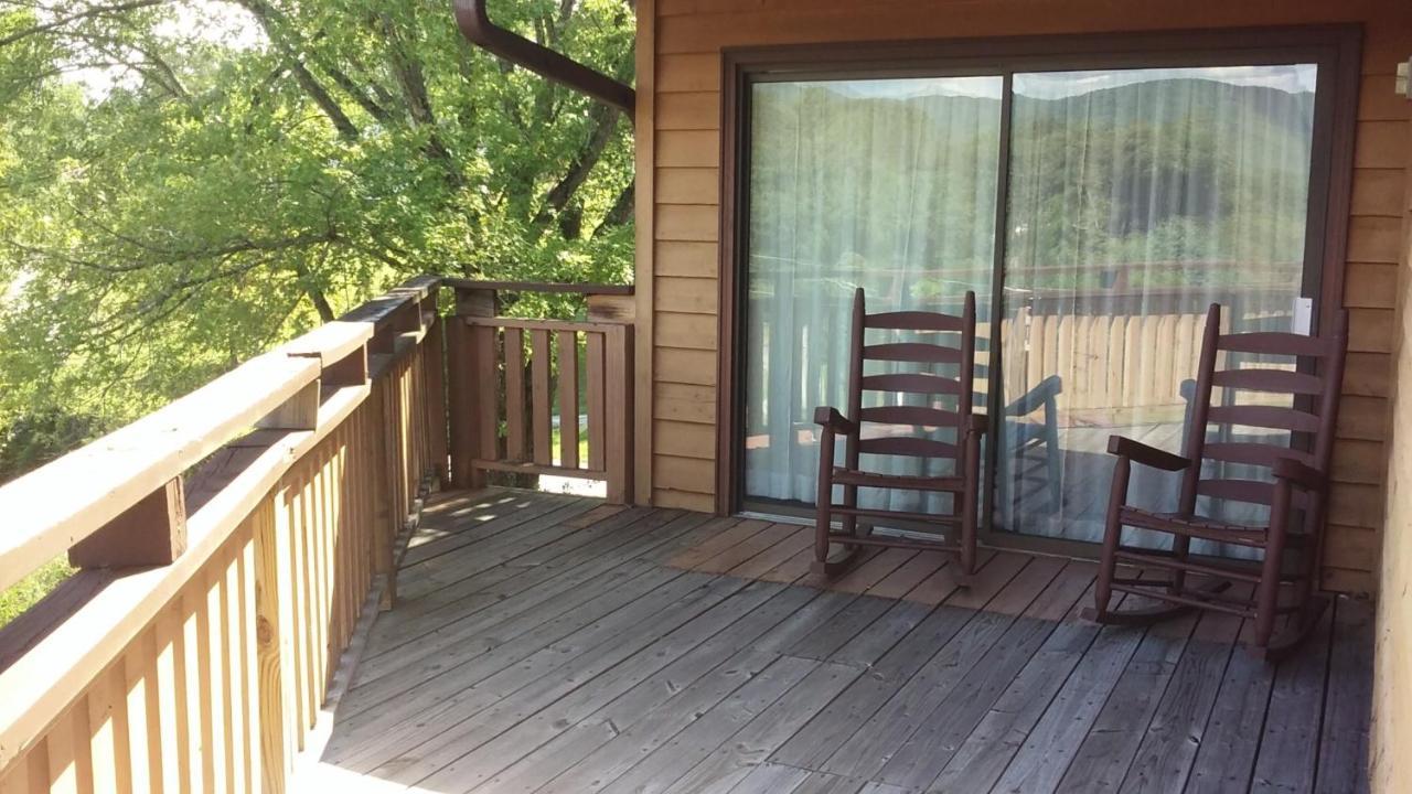 Budgetel Inn & Suites Dillard Quarto foto